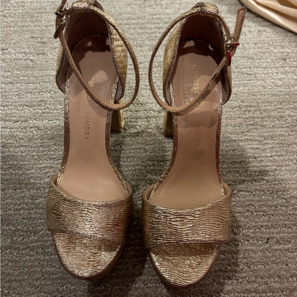 NEW Chinese Laundry Gold Heels - Picture 3 of 5